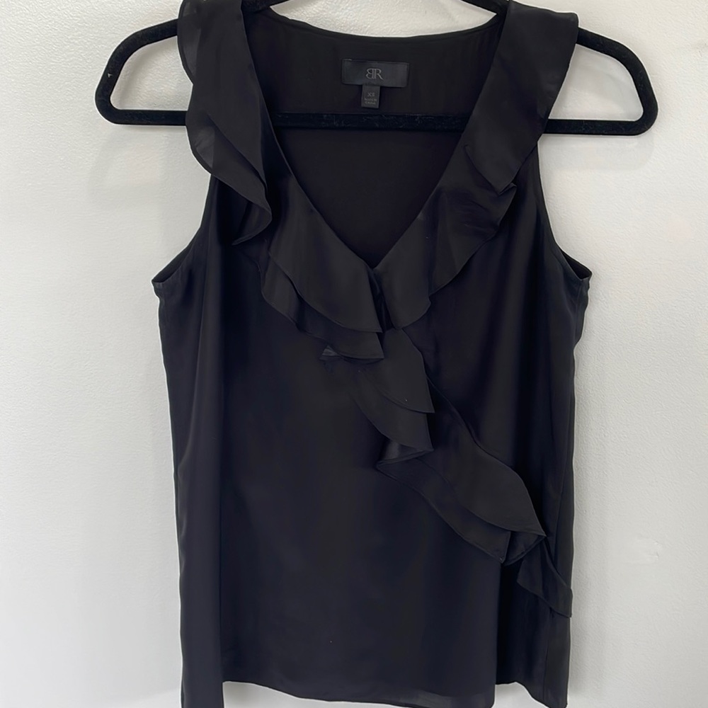 Banana Republic silk ruffled black V-neck sleeveless top work career office XS